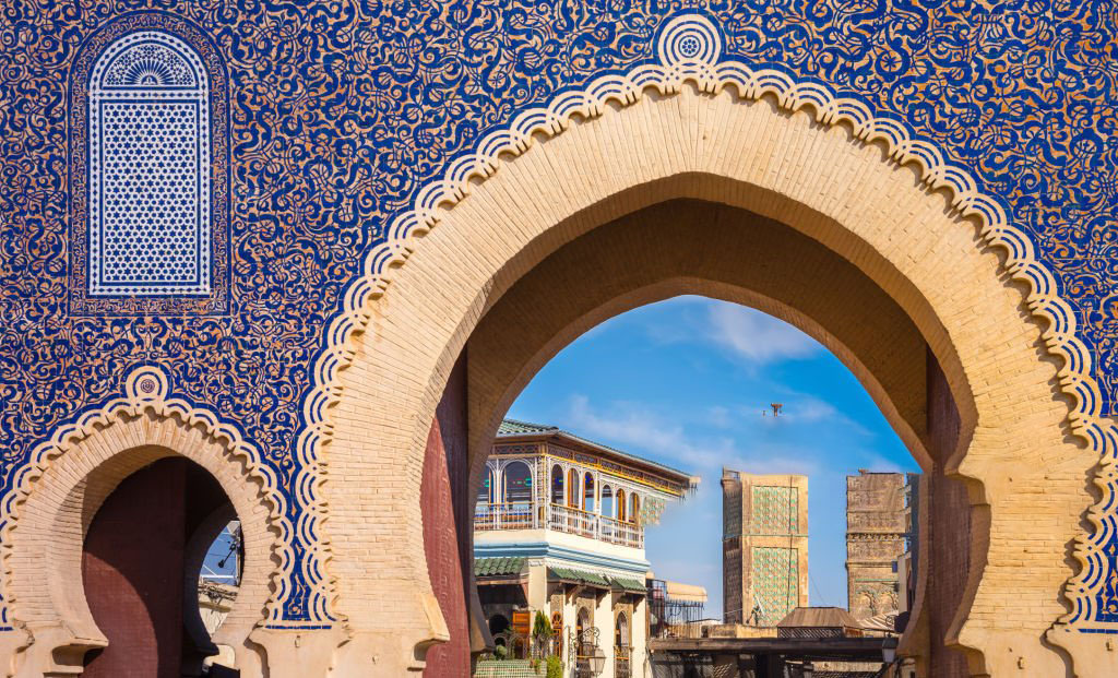 bab-bou-jeloud-gate-la-porte-bleue-situe-a-fes-maroc-copie