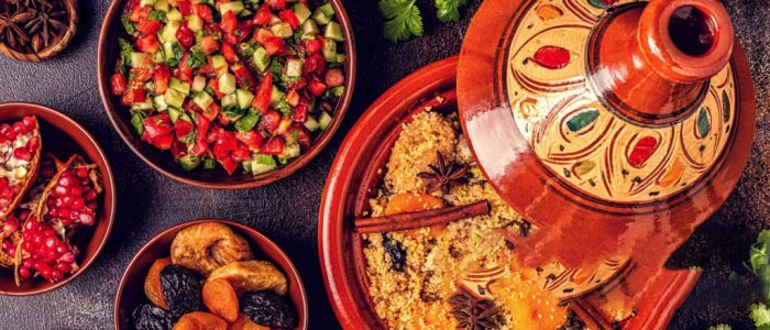tajine-marocaine-traditionnelle-de-poulet-aux-fruits-secs-et-aux-epices-copie